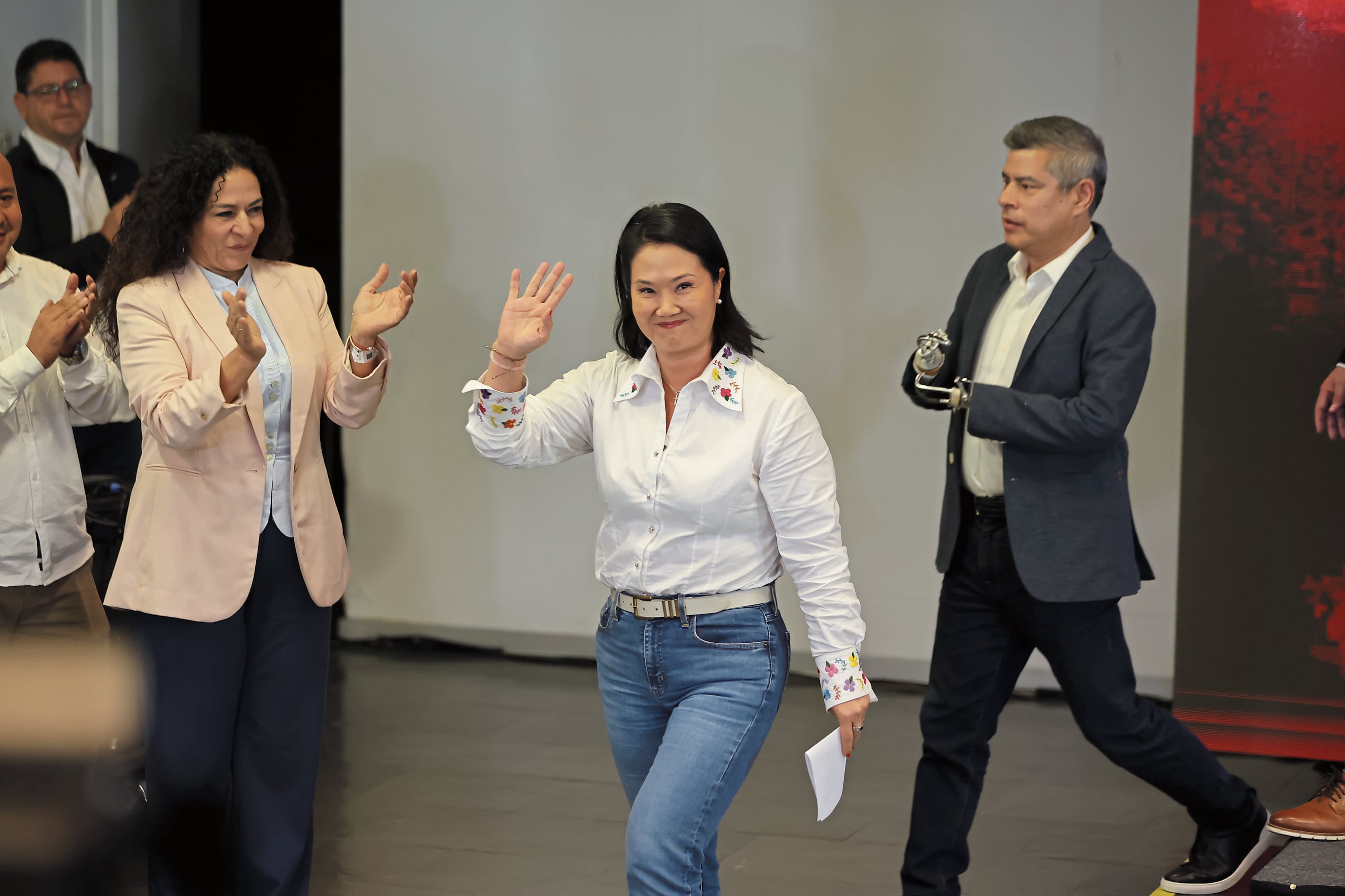 Keiko Fujimori está tranquila y parece confiada en que pasará adelante en el conteo de votos. Foto Grupo El Comercio
