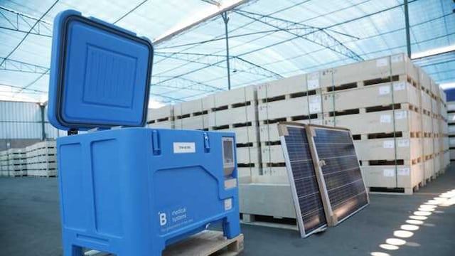 Este lunes inicia entrega de 1100 congeladoras solares para vacunas contra el COVID-19
