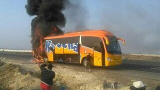 Se incendia bus que trasportaba a integrantes de Agua Azul (VIDEO Y FOTOS)