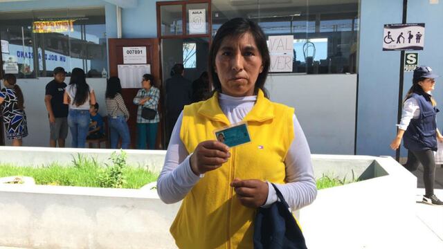 Madre llora y denuncia maltrato  por negarse a ser miembro de mesa en Arequipa