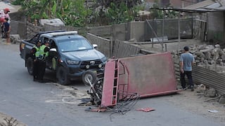 Mueren familiares al volcarse motokar y rodar desde 40 metros de altura