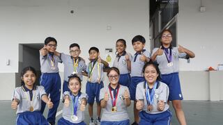 Menores cambian sus juguetes por sus libros para ingresar a la universidad