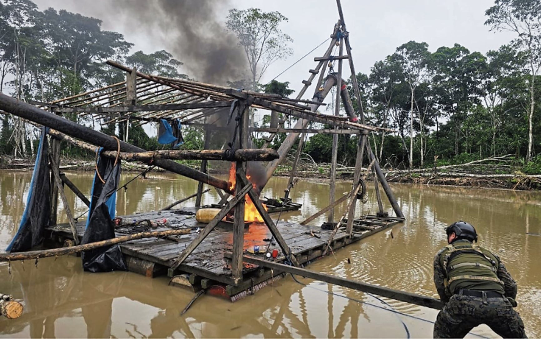 La minería ilegal causa grandes daños a nuestra selva y se lucha contra esa mafia.