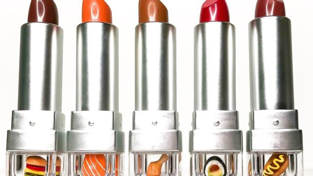 Lápices labiales imitan a alimentos de todo el mundo y fusionan comida y maquillaje