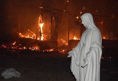 Milagro: imagen de la Virgen resulta intacta de incendio que dejó a templo en cenizas