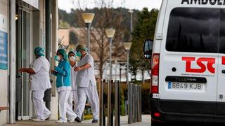 España: detienen a mujer por robar 100 guantes y gel desinfectante en un hospital