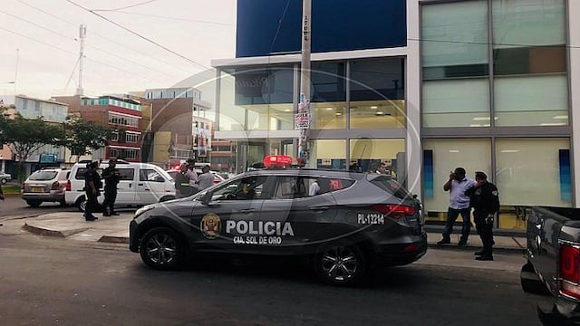 Cuatro delincuentes asaltan agencia bancaria en Los Olivos (FOTOS)