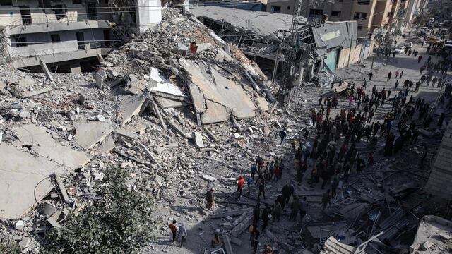 Israel ataca edificio residencial y más niños palestinos mueren en el infierno de Gaza