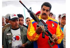 Hunden una tercera lancha venezolana y Maduro advierte estar listo para la guerra