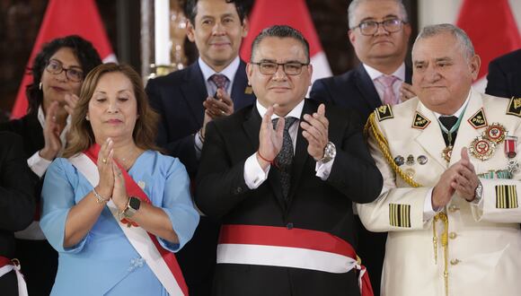 La mandataria tomó juramento al nuevo ministro del Interior. Foto: César Bueno @photo.gec