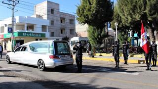 Arequipa: Policía contagiado de COVID-19 fallece y es despedido con honores