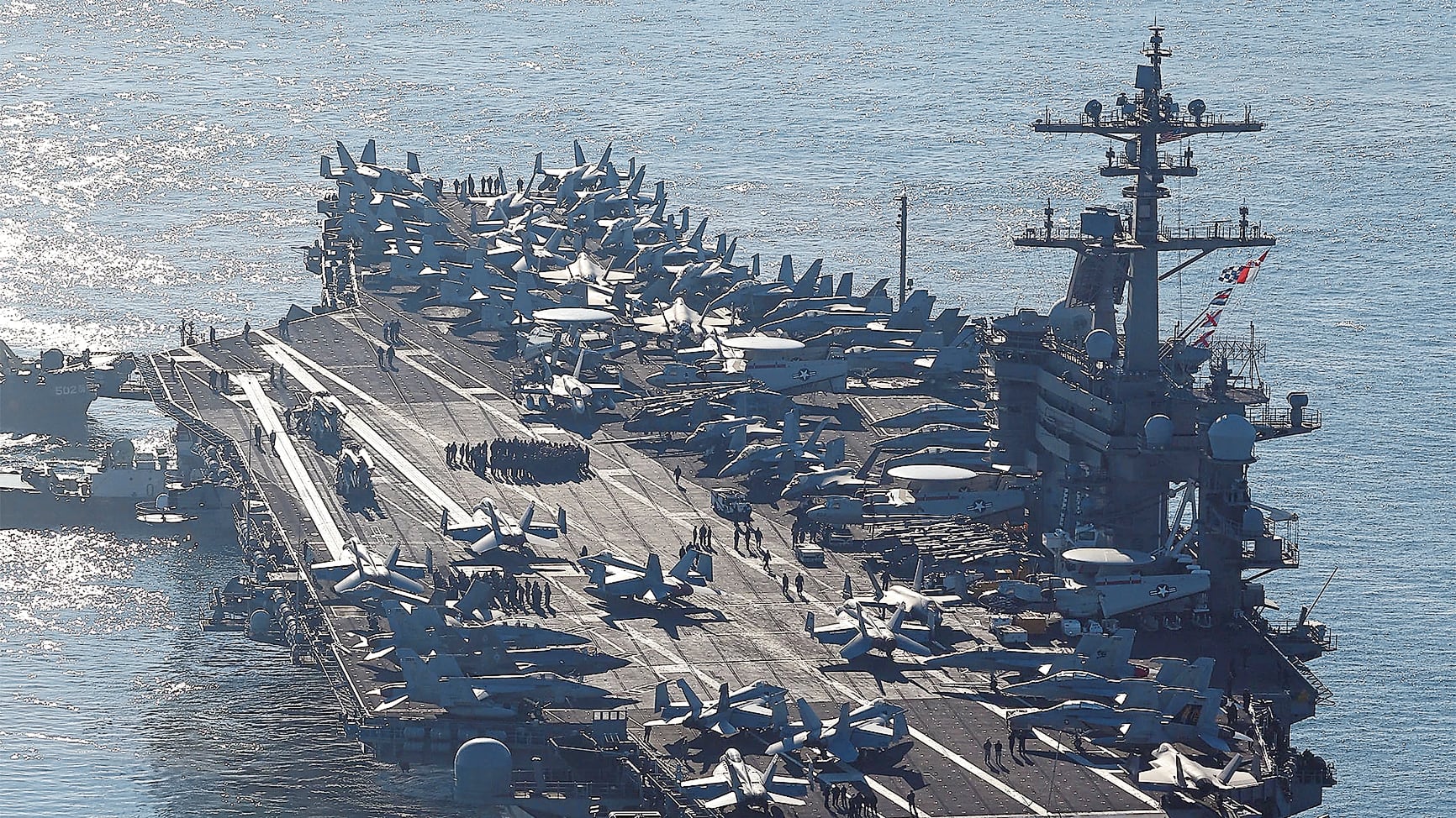 El portaaviones nuclear USS Gerald R. Ford apunta hacia Venezuela.