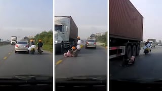 Mamita salva de morir a su hijo que cayó de la moto (VIDEO)