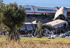 Violento choque de trenes rápidos, uno de ellos detenido, provoca decenas de muertos y heridos