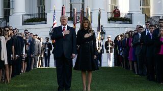 Melania Trump impone estilo con llamativa prenda junto a Donald Trump [FOTO]