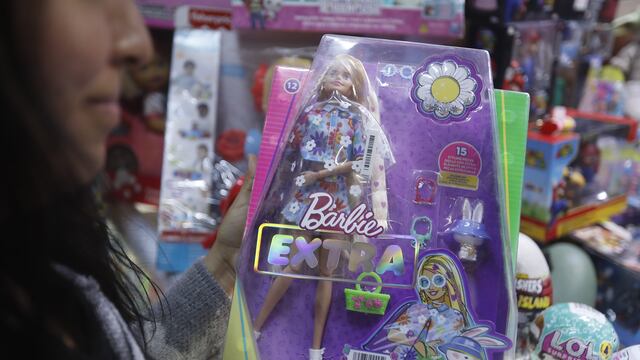 Locura por “Barbie”: Muñecas, cajas a tamaño real y otros artículos se venden como pan caliente en Mesa Redonda