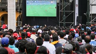Gobierno evalúa declarar feriado el lunes desde el mediodía para que hinchas vean el repechaje Perú vs Australia