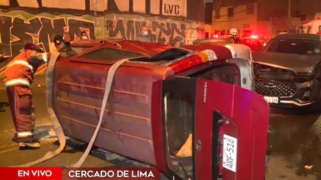 Cercado de Lima: seis heridos tras violento choque entre miniván y camioneta 