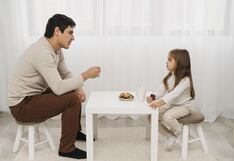 ¿Cómo la figura paterna influye en las relaciones de pareja de una mujer?