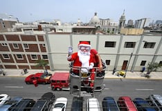 INSN Breña: Papá Noel llegó con escalera telescópica para entregar regalos a pacientes internados en el Servicio de Cirugía Plástica y Quemados