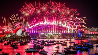 Con toneladas de contaminantes fuegos artificiales reciben el Año Nuevo
