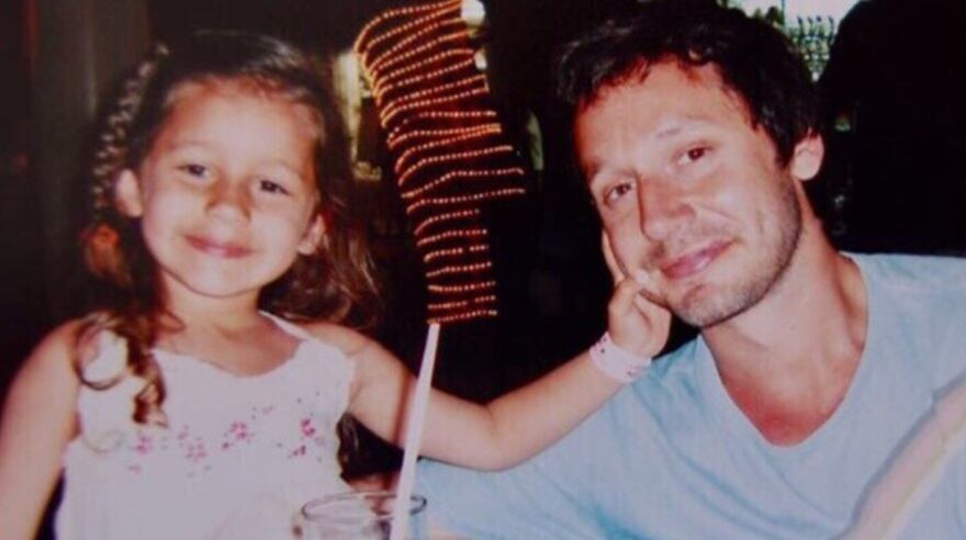 El actor junto a su hija Blanca en un momento cotidiano (Foto: Benjamín Vicuña / Instagram)