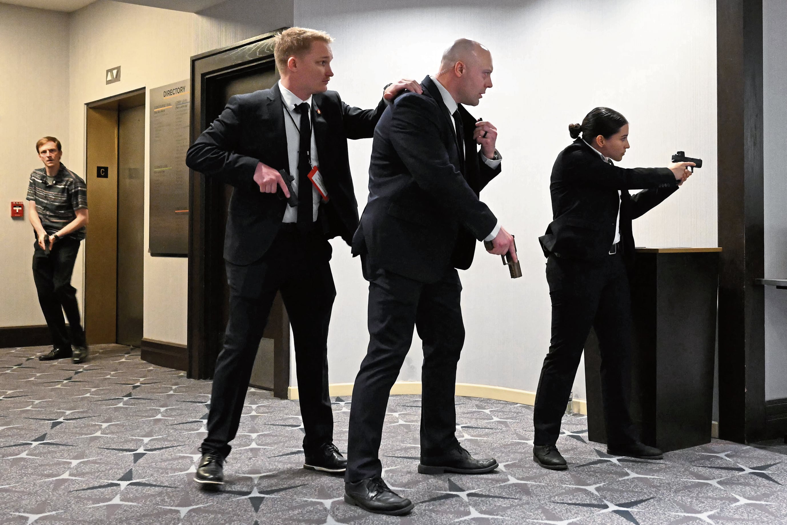 Equipo de seguridad evitó que maten a Trump, pero antes se pudo hacer más.(Photo by Mandel NGAN / AFP)