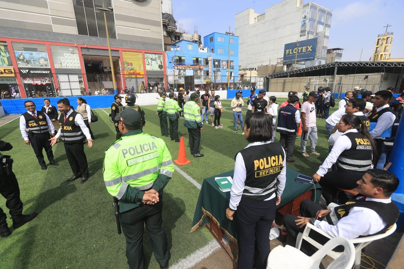Cien policías de diferentes unidades participaron del operativo