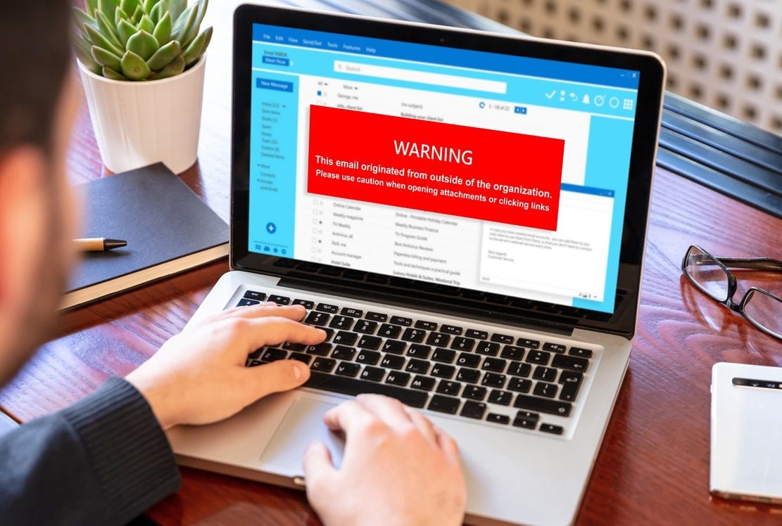 Debes cambiar todas tus contraseñas críticas: homebanking, billeteras virtuales, redes sociales y correo electrónico.