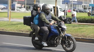 Drásticas sanciones por dos personas en moto