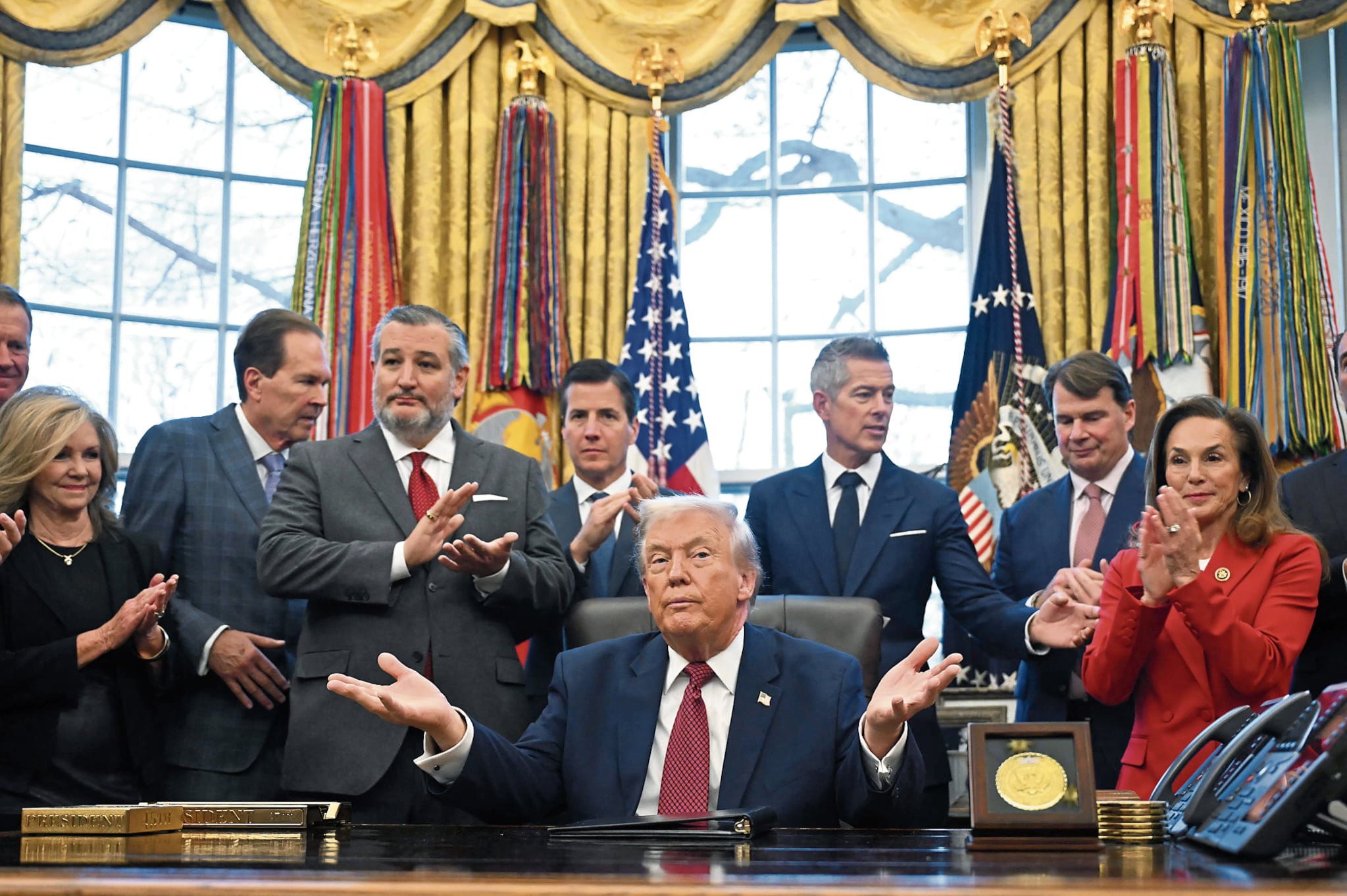Donald Trump utiliza a la CIA como un brazo ejecutor para golpear y derrocar al régimen de Nicolás Maduro en Venezuela. (Photo by ANDREW CABALLERO-REYNOLDS / AFP)