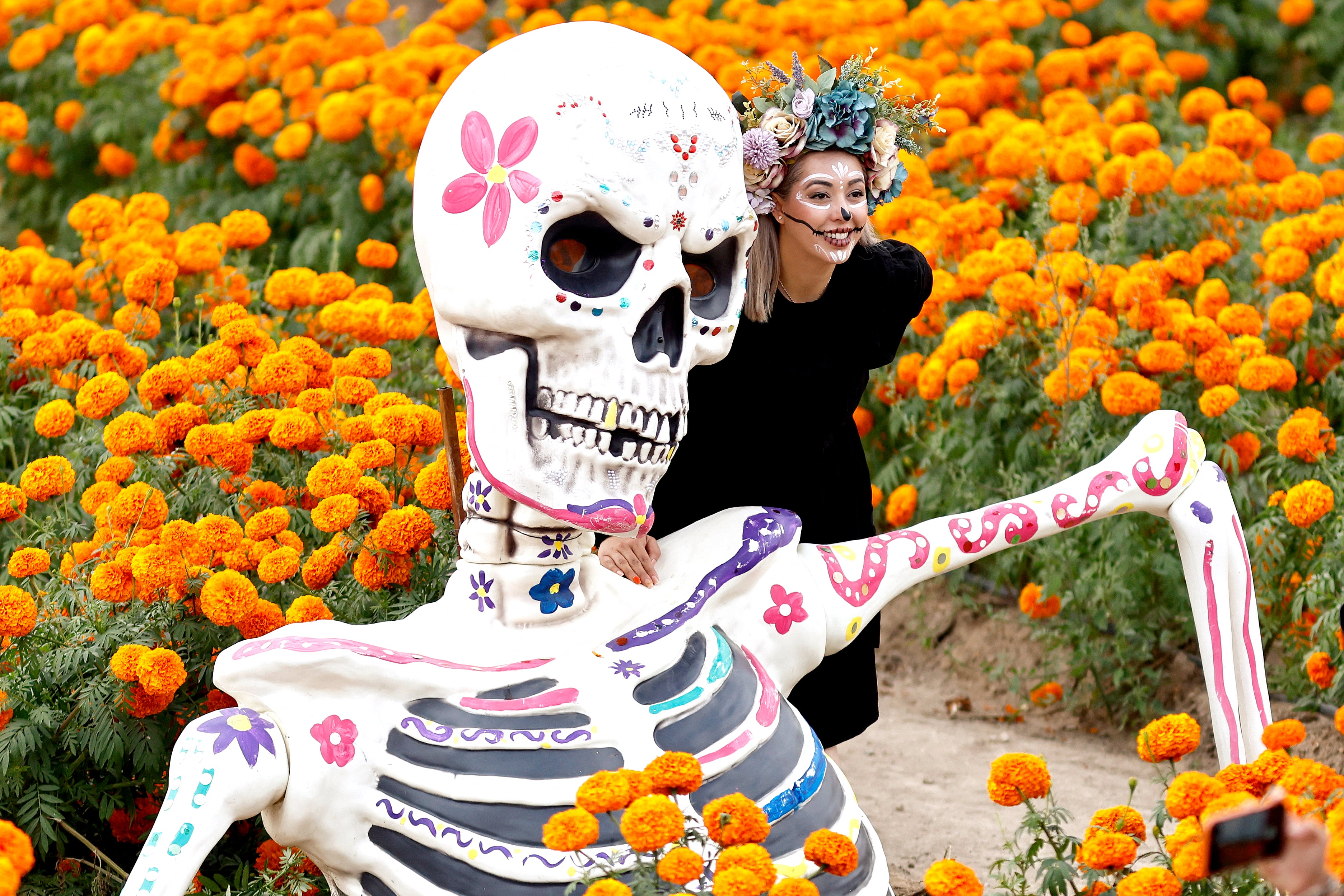 El Día de los Muertos, con calaveras vistosas, se vive en México con pasión. (Foto ULISES RUIZ / AFP)