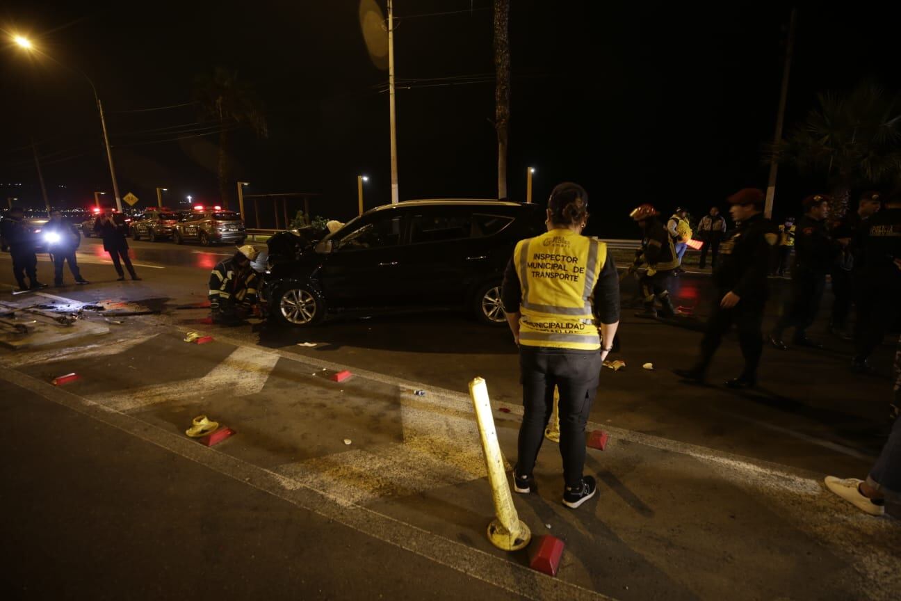 Accidente vehicular se registró esta madrugada en Miraflores. Foto: GEC