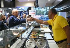 Donald Trump aparece en restaurante venezolano y compra arepas