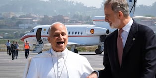 El papa León XIV regresó a Roma en avión del rey de España