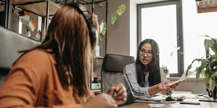 Pautas para lograr espacios de trabajo saludables y mejorar el desempeño