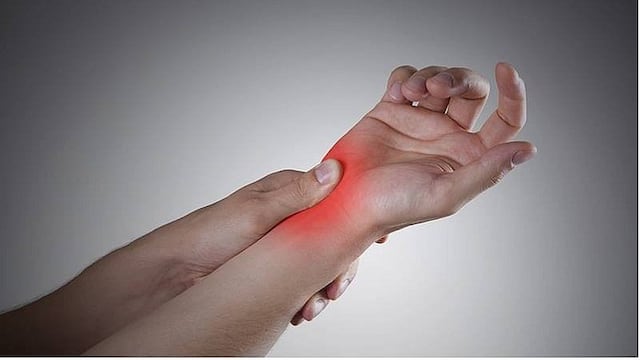 Mujeres propensas a padecer artritis reumatoide