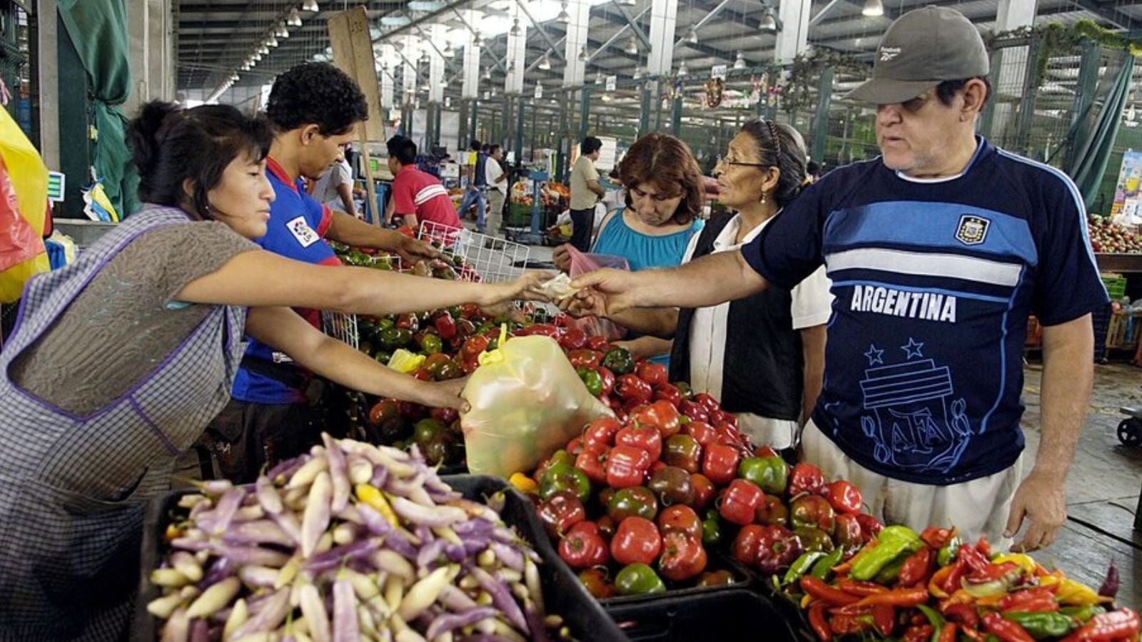¿Cuánto vale el pollo, papa, frutas y más hoy en los mercados mayoristas de Lima?