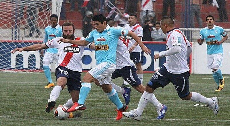 Deportivo Municipal se impone a Sporting Cristal sobre el final del partido (VIDEO)