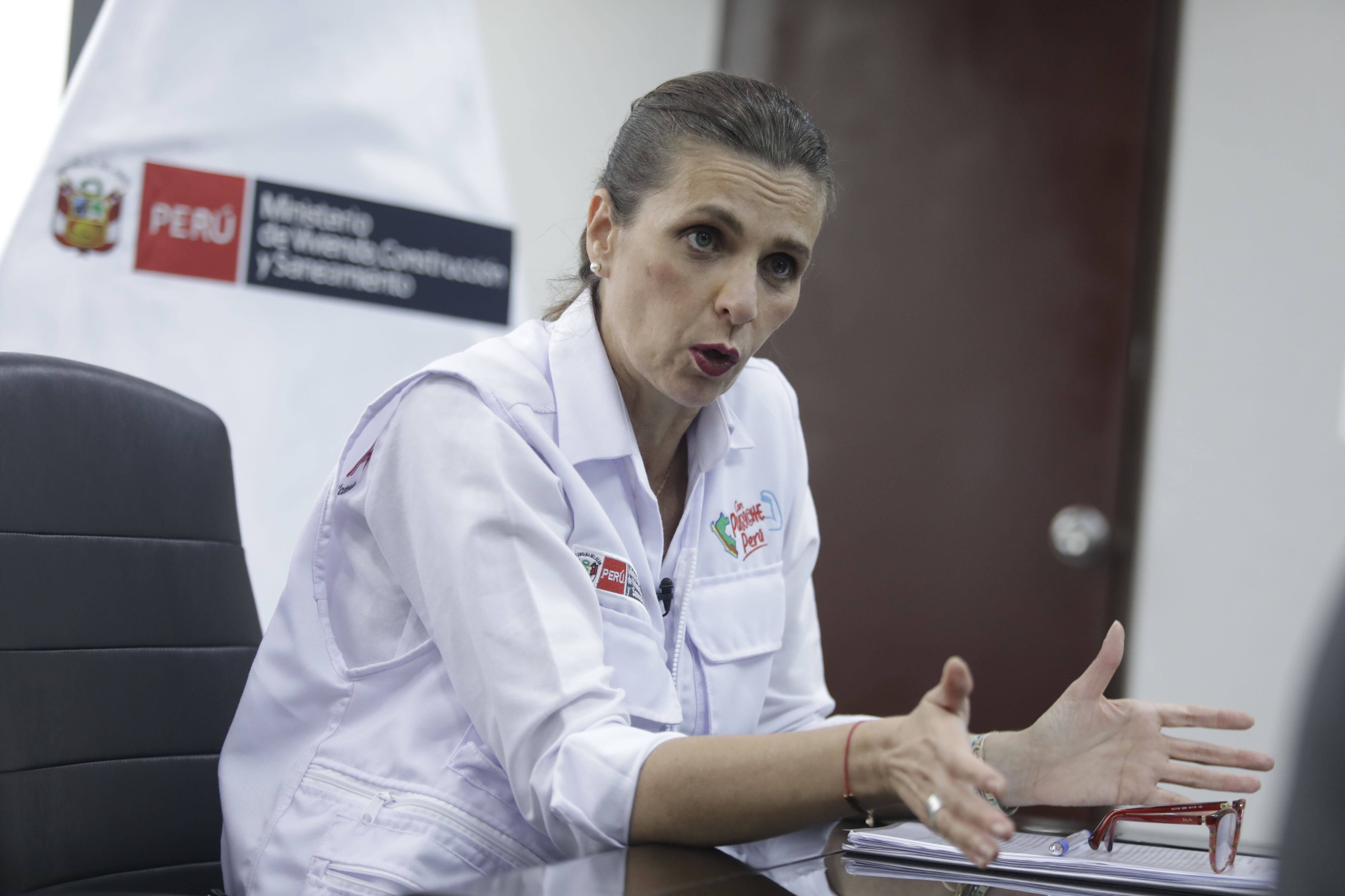 Hania Pérez de Cuéllar, ministra de Vivienda, Construcción y Saneamiento, mete más leña al tema de los Rolex de Dina Boluarte y confiesa que ella compró uno de esos relojes en "réplica", es decir, uno falso. Foto: GEC / Julio Reaño.