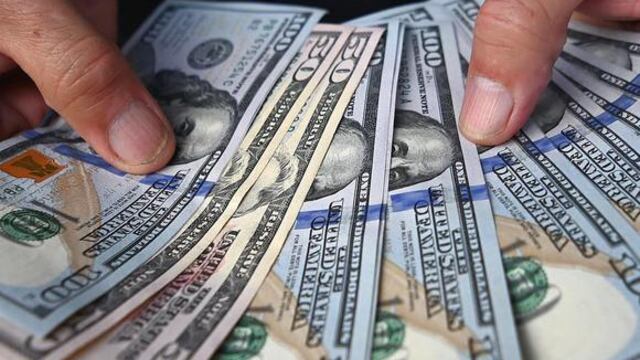 Dólar se dispara a S/ 3.90 tras anuncio de disolución del Congreso