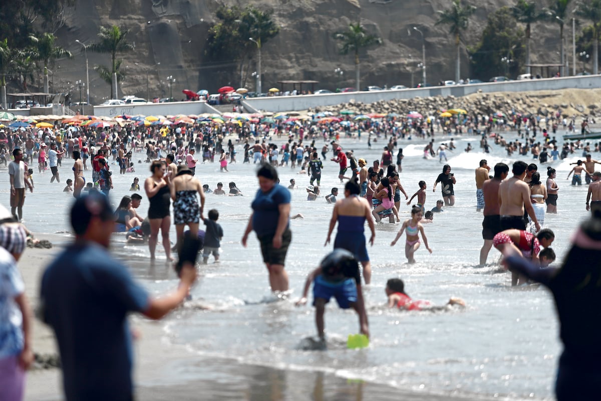 Alcalde de Chorrillos plantea aforo para playa de Agua Dulce.