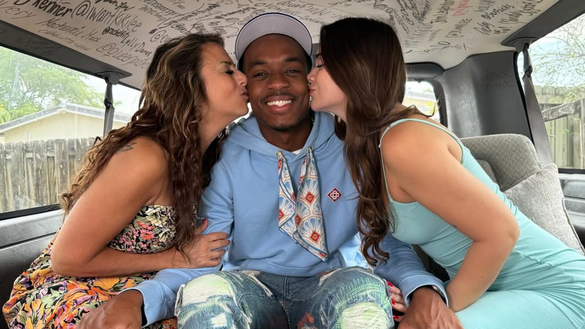 Nick Yardy (29) goza del poliamor con mamá e hija. ¡Un escándalo!