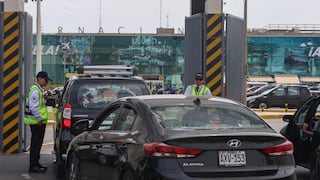 Taxistas protestan por nuevas medidas que regirán desde marzo en el aeropuerto Jorge Chávez 