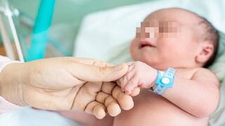 La historia de un bebé con un mal incurable que fue adoptado por una enfermera