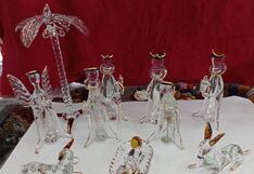 Salen a la venta nacimientos navideños de cristal y oro