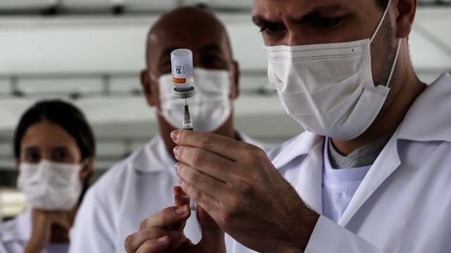 Temor en Brasil: personas no acuden a recibir la segunda dosis de la vacuna contra el COVID-19