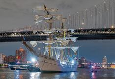 Estados Unidos: buque escuela de México choca contra el puente de Brooklyn