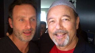 Rubén Blades posa con actores de 'The Walking Dead' [VIDEO]