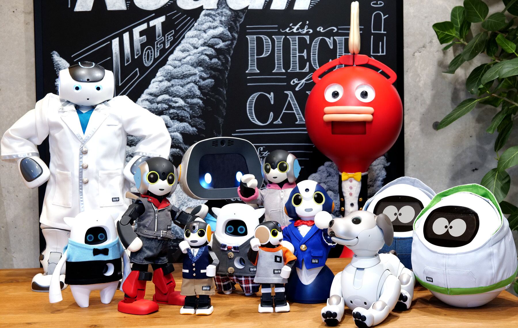 Rocket Road muestra sus tenidas en modelos de robots.